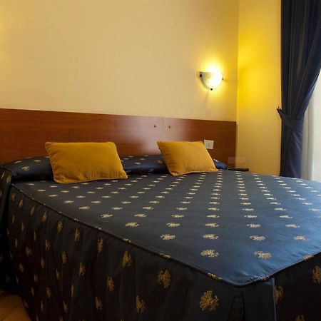 Hotel Cervia Roma Esterno foto