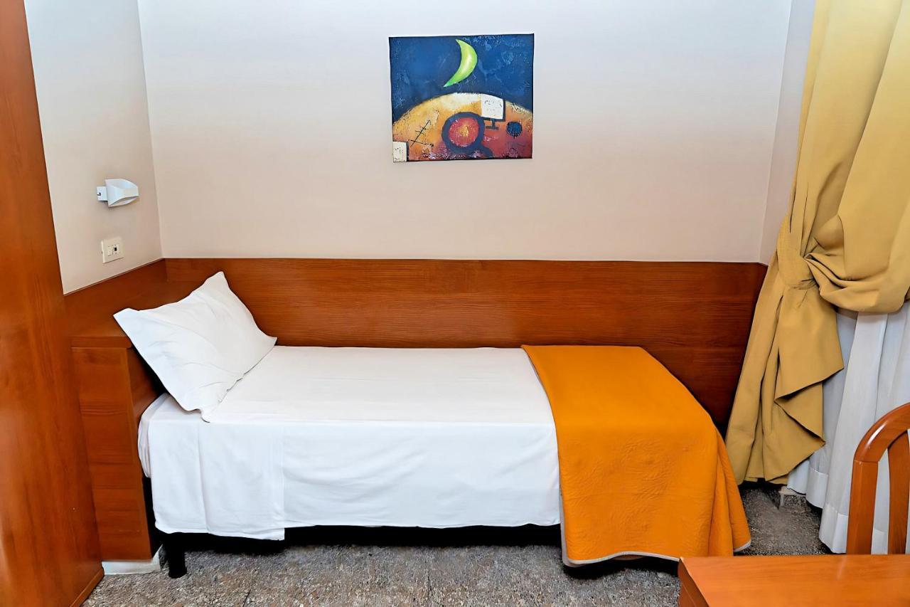 Hotel Cervia Roma Esterno foto