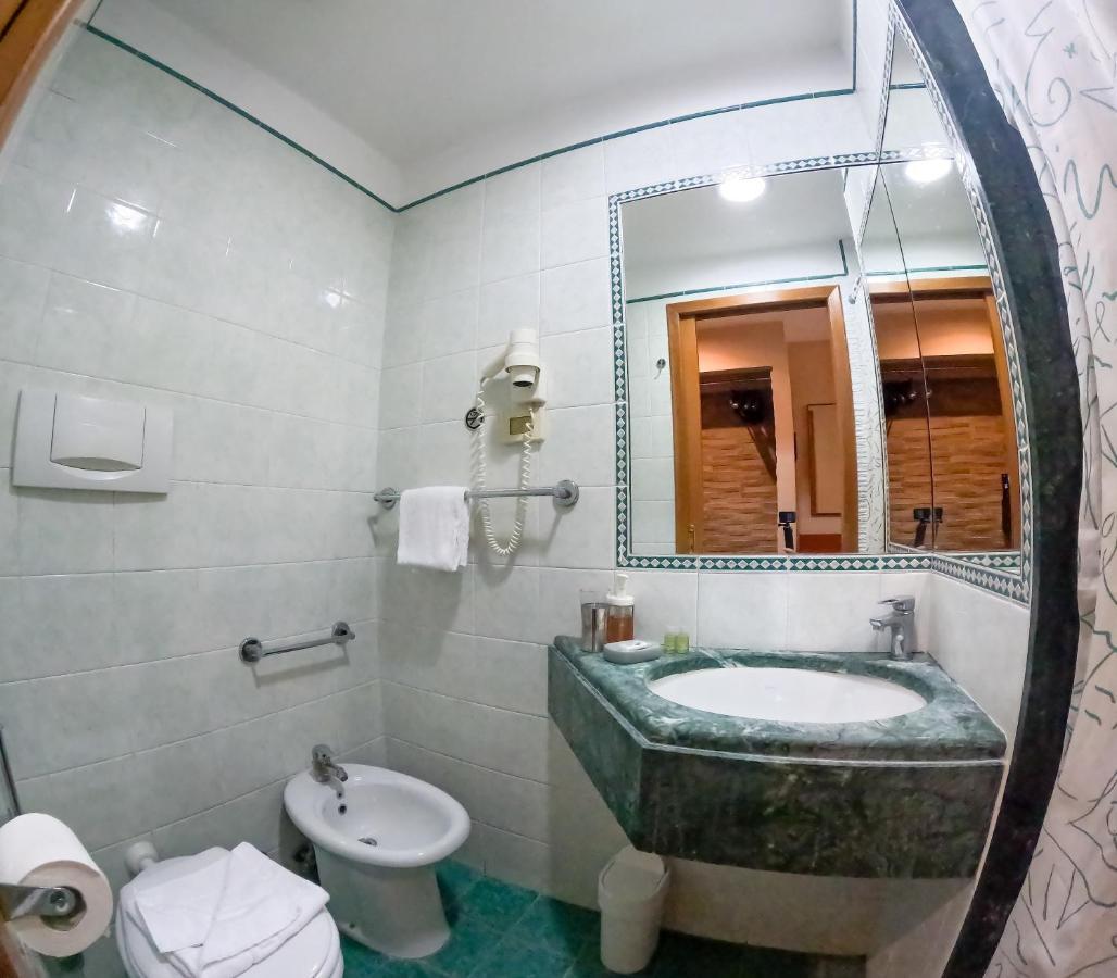 Hotel Cervia Roma Esterno foto