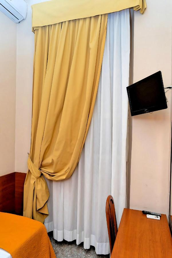 Hotel Cervia Roma Esterno foto