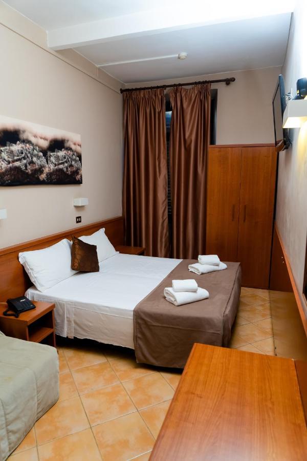 Hotel Cervia Roma Esterno foto
