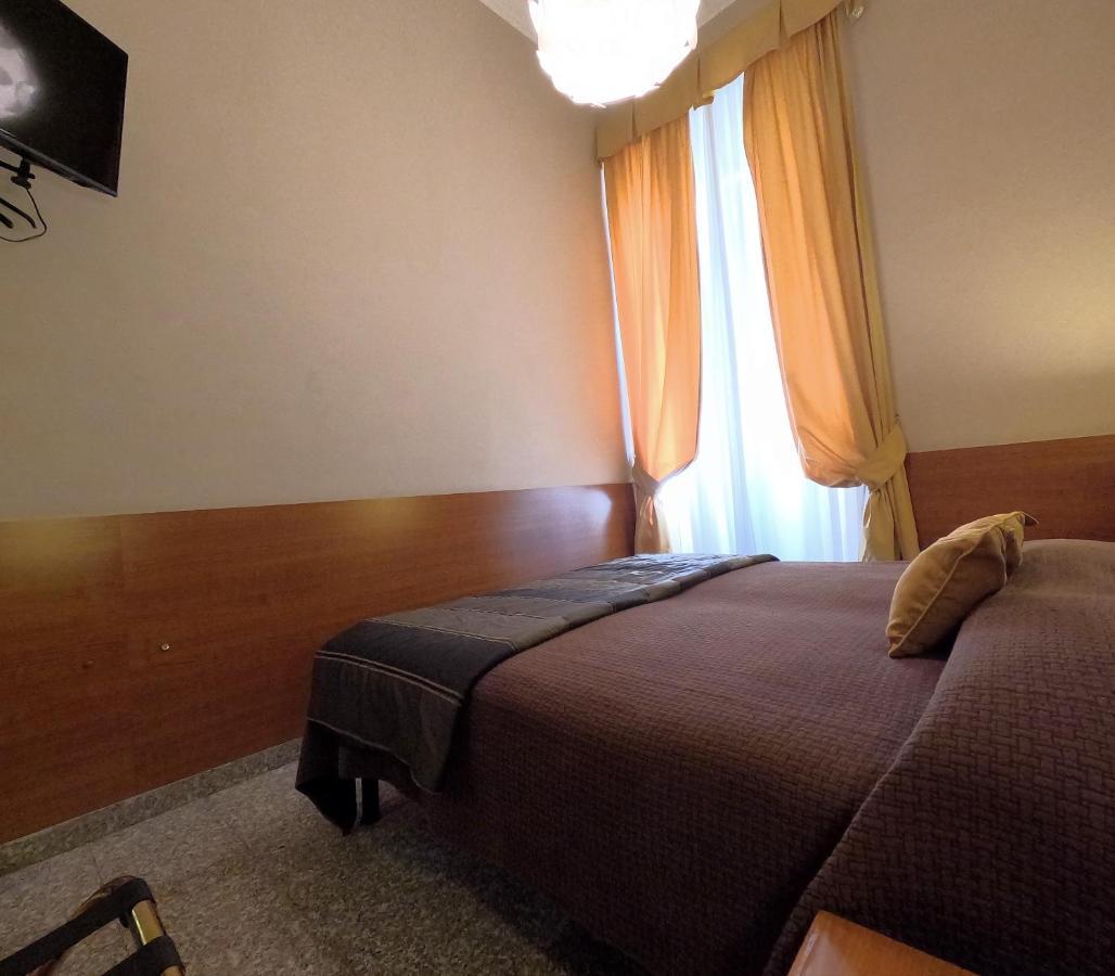 Hotel Cervia Roma Esterno foto