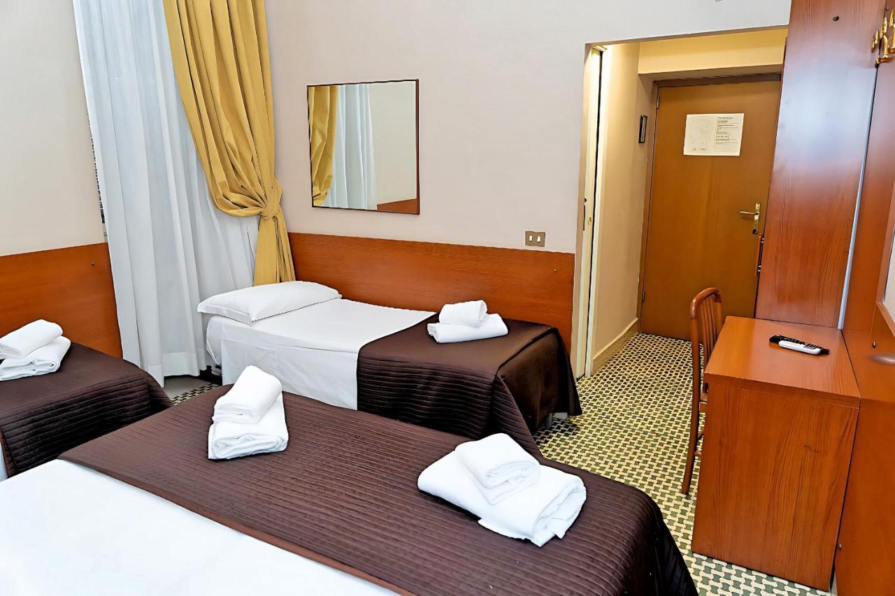 Hotel Cervia Roma Esterno foto
