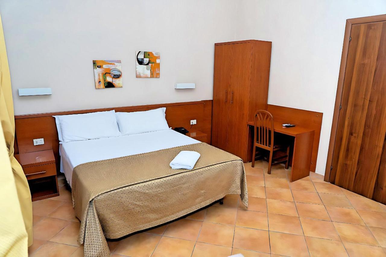 Hotel Cervia Roma Esterno foto