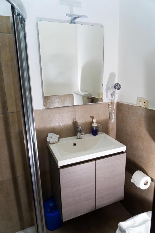 Hotel Cervia Roma Esterno foto