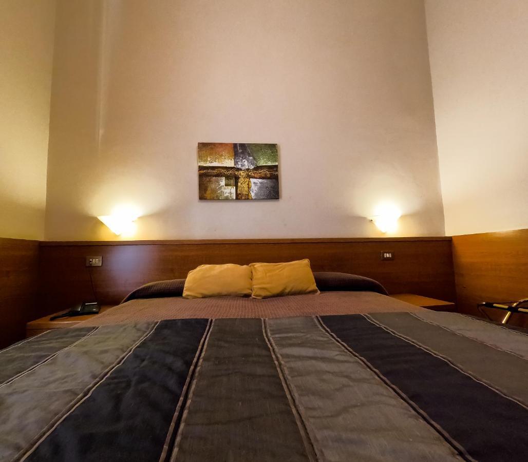 Hotel Cervia Roma Esterno foto
