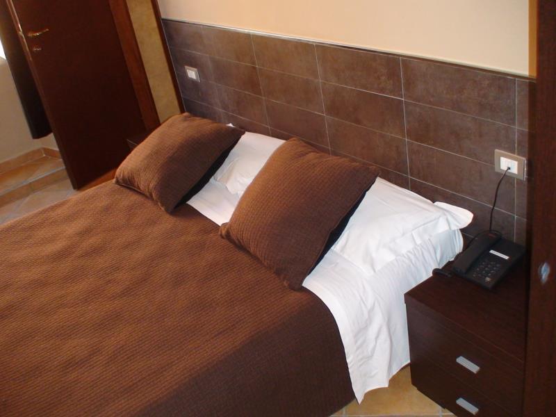 Hotel Cervia Roma Esterno foto